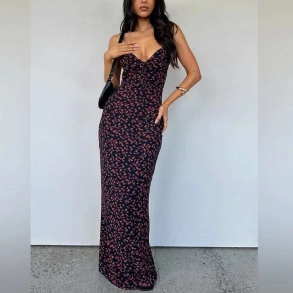 White Fox Boutique Floral Maxi Dress Black Red Tie Strap Open Back (XS, EUC)